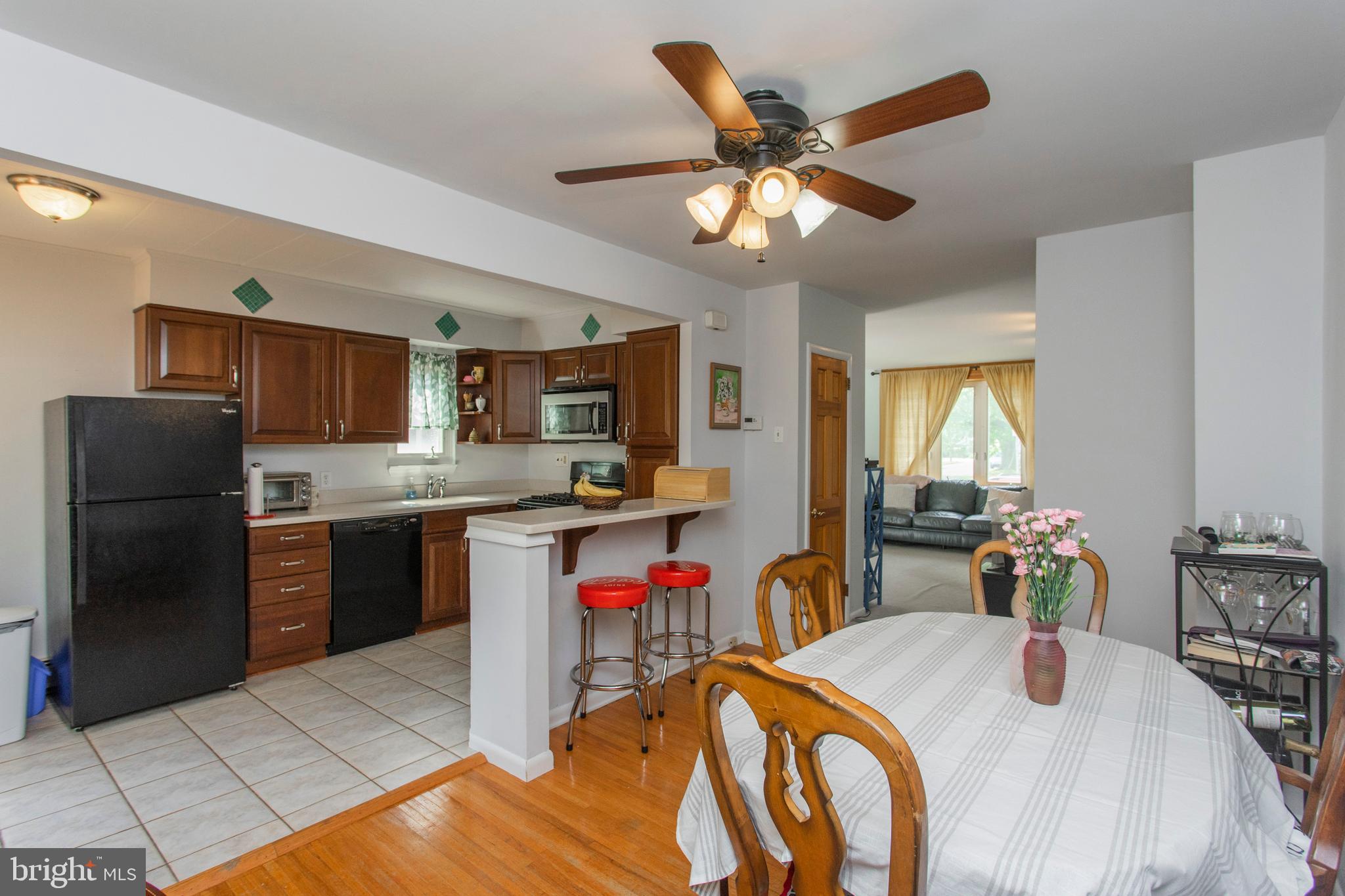 15061 London Road Philadelphia, PA 19116 - Photo 8 of 27 Dining Room/Kitchen View