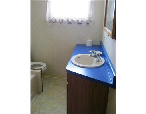 602 Roup Street Tarentum, PA 15084 - Photo 10 of 15 Full Bath.