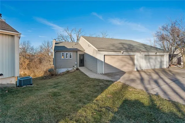 $230,000 | 7044 North Askew Avenue, Gladstone, MO 64119