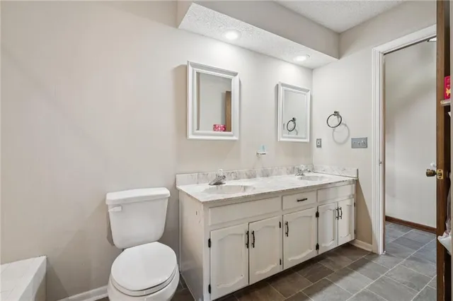 $230,000 | 7044 North Askew Avenue, Gladstone, MO 64119