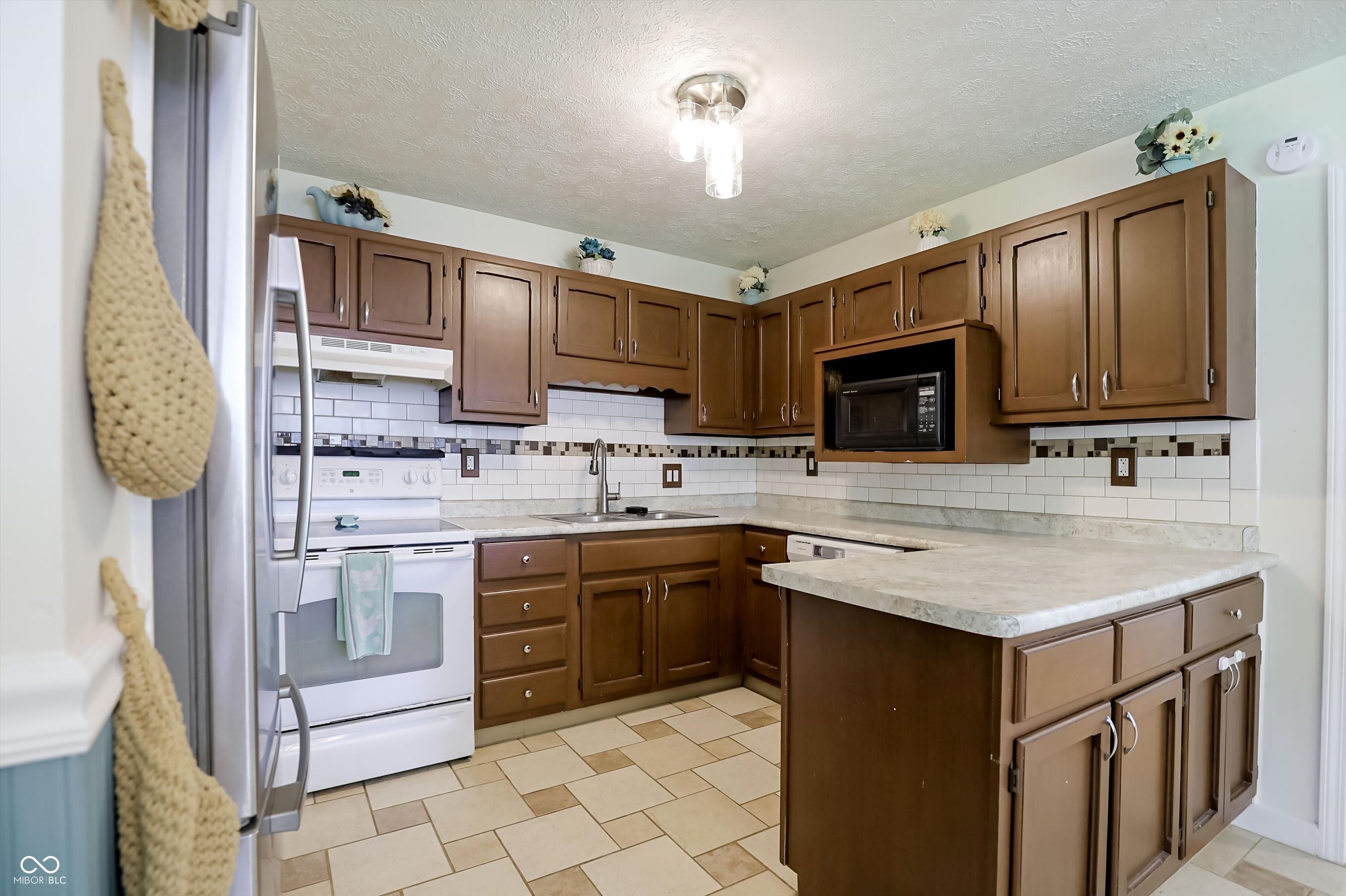 903 Sawmill Road Whiteland, IN 46184 - Photo 2 of 25