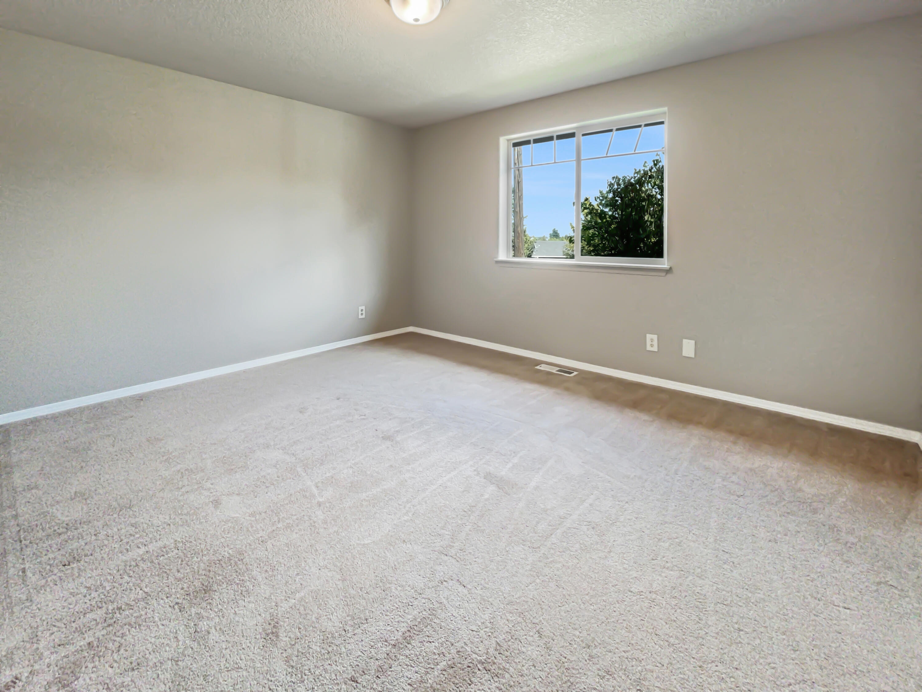 63347 Vogt Road Bend, OR 97701 - Photo 12 of 23 Bedroom 1