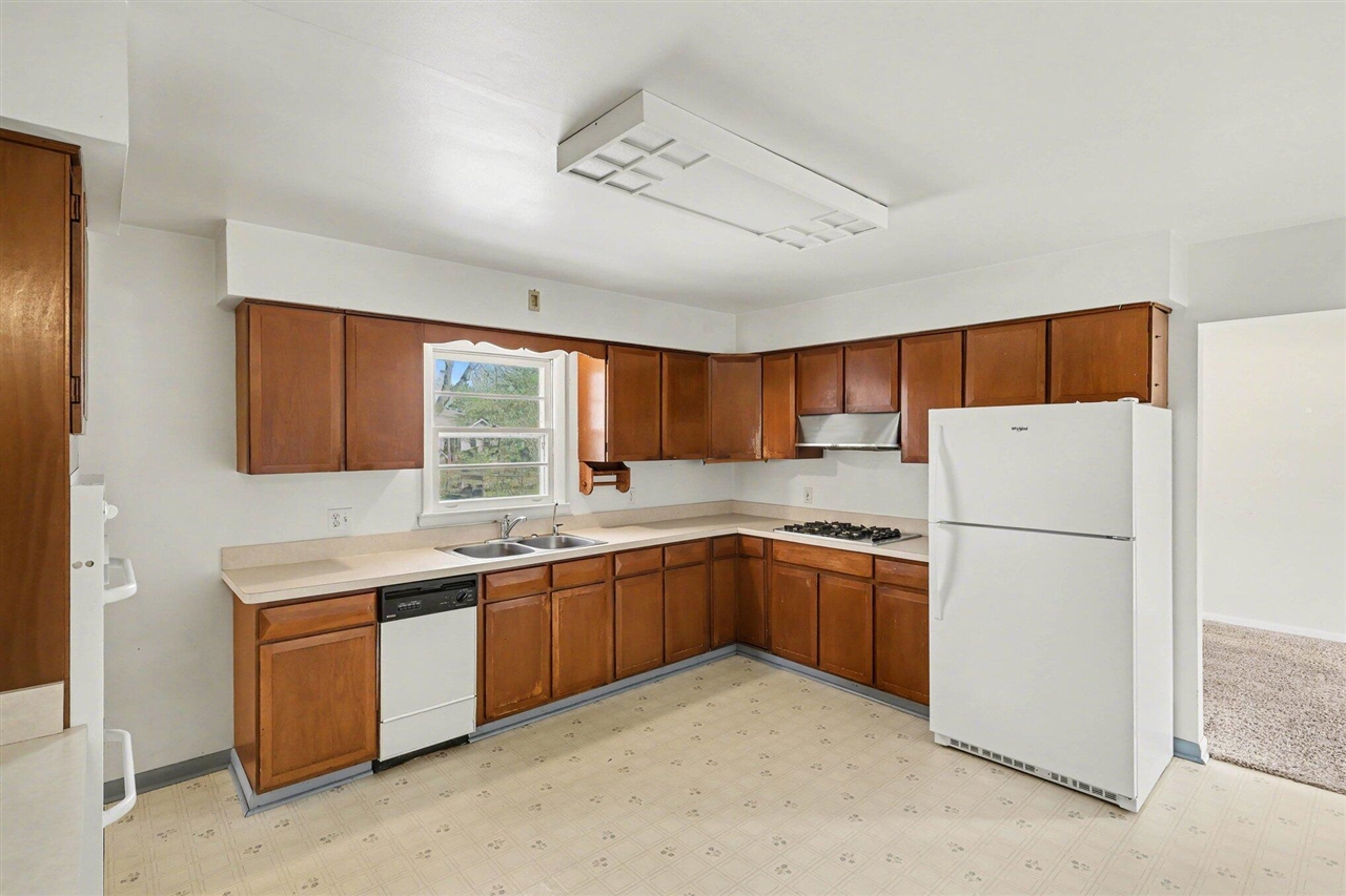 311 Dutton Street Eaton Rapids, MI 48827 - Photo 6 of 16