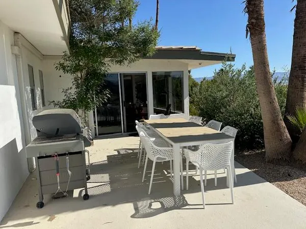 $6,000 | 901 West VÃa Livorno, Palm Springs, CA 92262