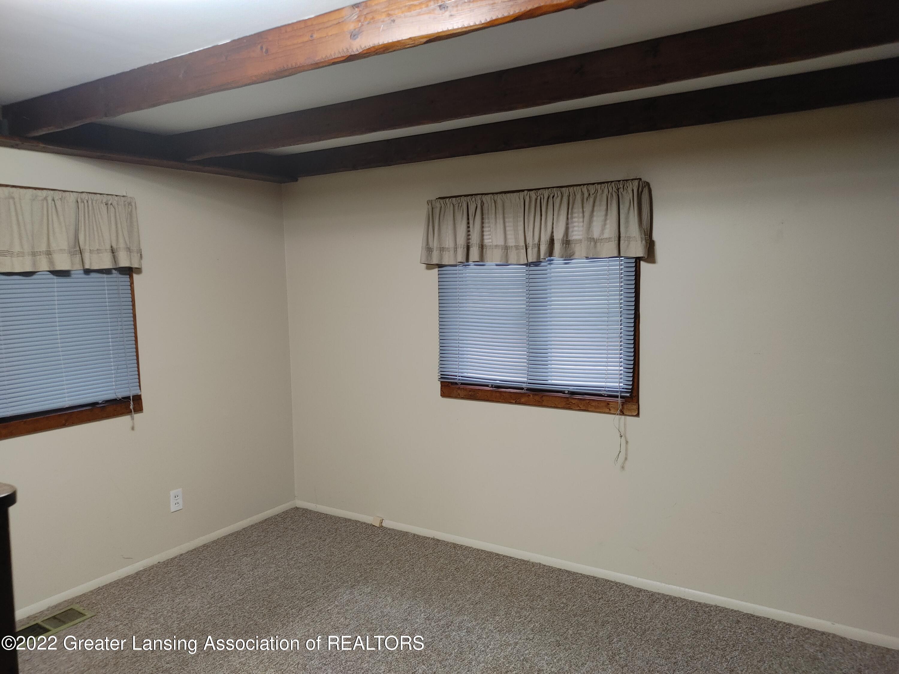 10571 Royston Road Grand Ledge, MI 48837 - Photo 4 of 10 1117211148_HDR