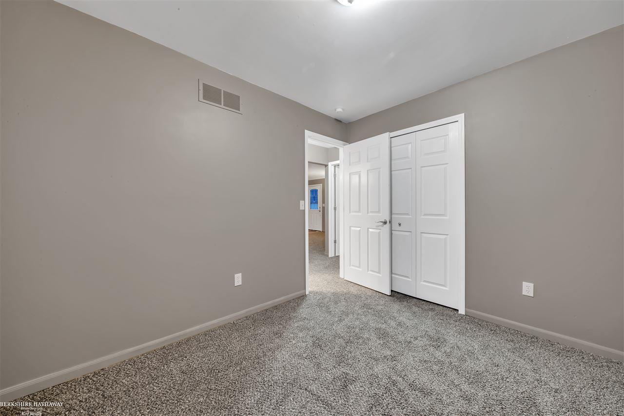 322 East Thirteen Mile Road Royal Oak, MI 48073 - Photo 12 of 16