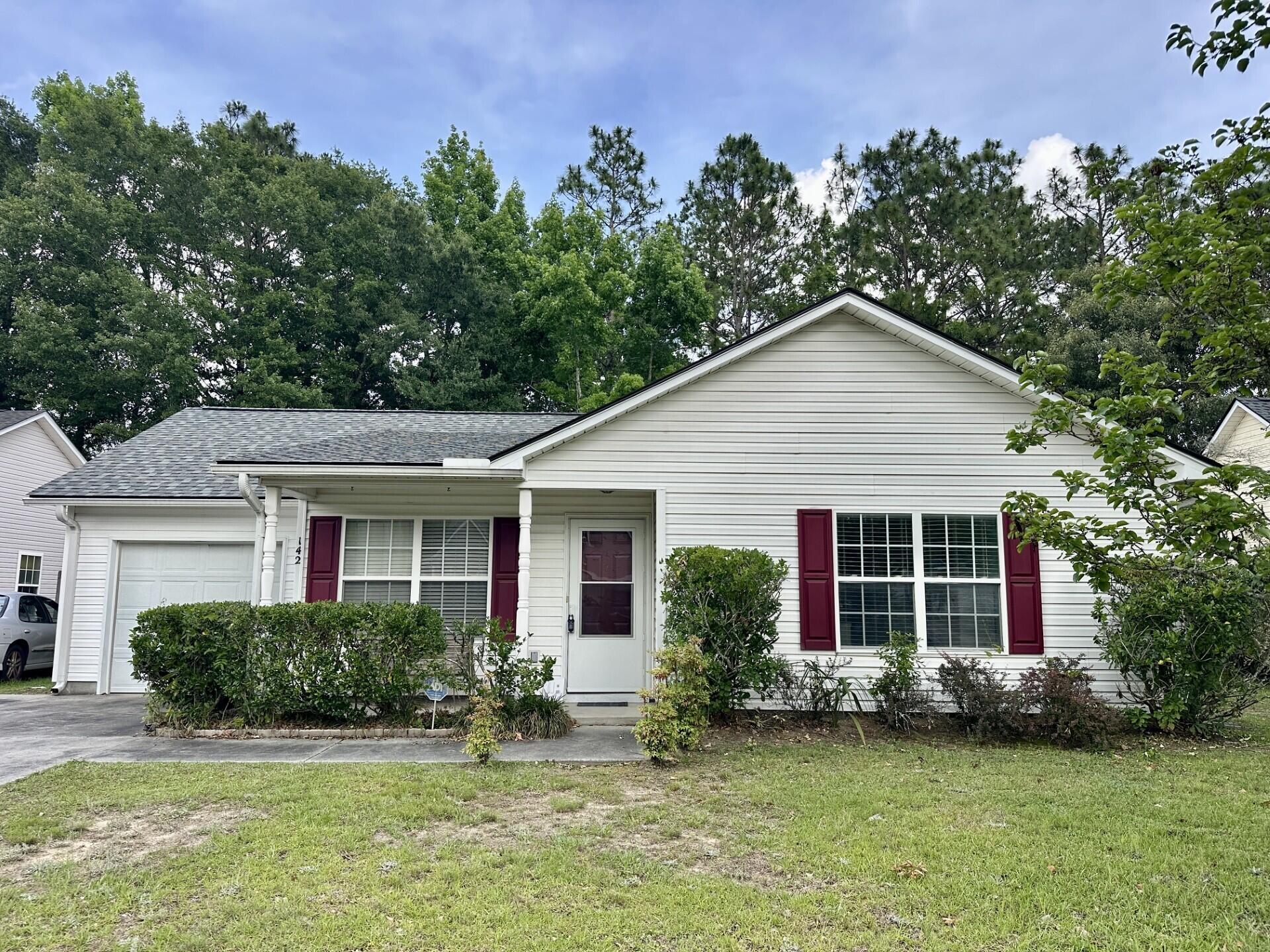 142 Paddock Way Summerville, SC 29486 - Photo 1 of 15