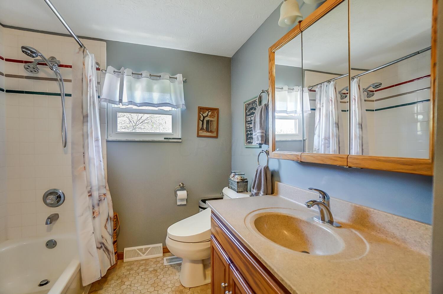 5340 Battee Road Alexandria, OH 43001 - Photo 20 of 46 Bath on main level
