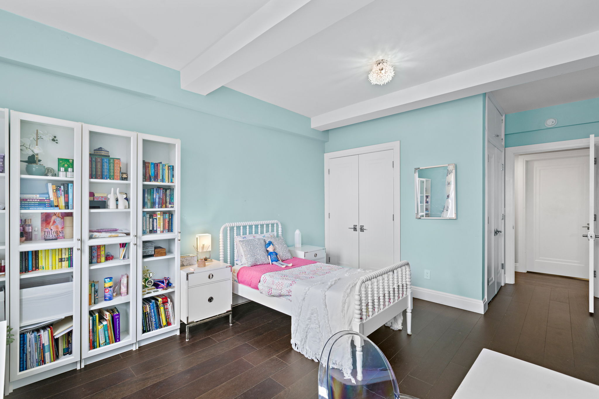 10 West 86th Street, Unit PH15A Manhattan, NY 10024 - Photo 13 of 34 a bedroom with furniture and a book shelf