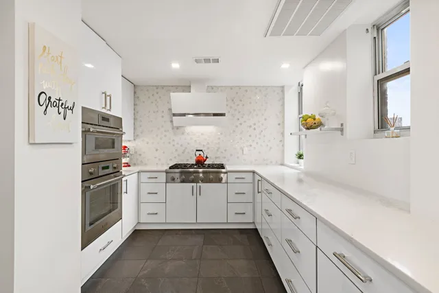 $3,500,000 | 10 West 86th Street, Unit PH15A | Upper West Side