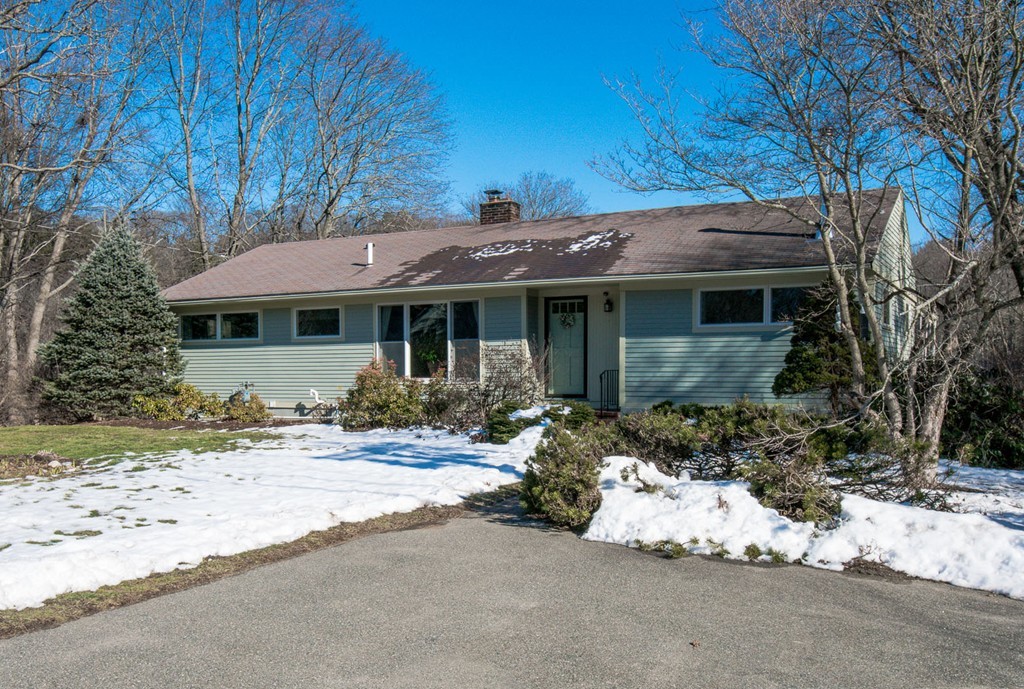 129 Main Street Topsfield, MA 01983 - Photo 2 of 24 Gallery Image 2