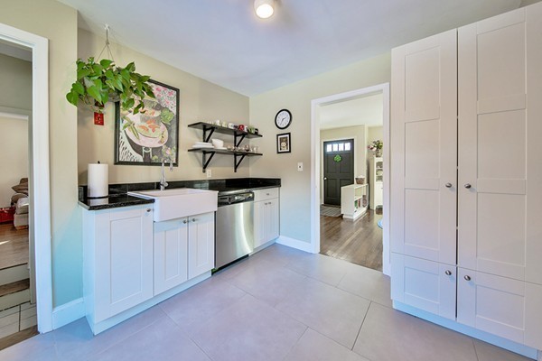 129 Main Street Topsfield, MA 01983 - Photo 4 of 24 Gallery Image 4