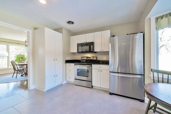 129 Main Street Topsfield, MA 01983 - Photo 5 of 24 Gallery Image 5
