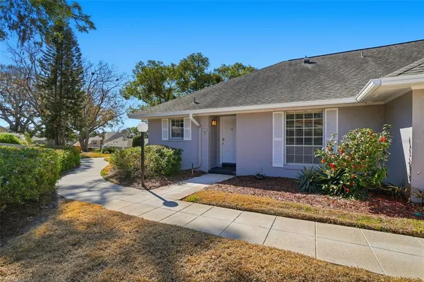 a view of a house with backyard and garden