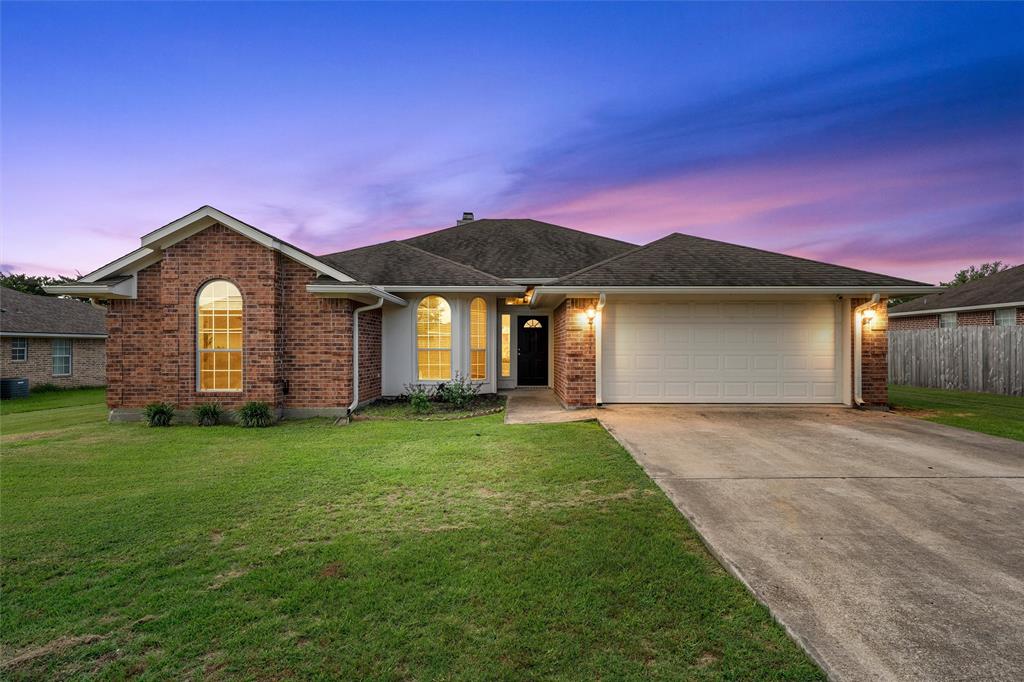 163 Topaz Circle Hewitt, TX 76643 - Photo 1 of 40