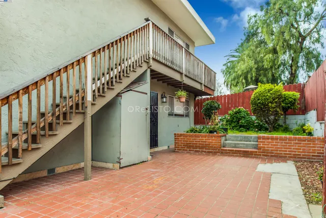 $999,000 | 2105 48th Avenue, Oakland, CA 94601