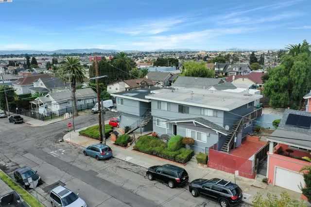 $999,000 | 2105 48th Avenue, Oakland, CA 94601