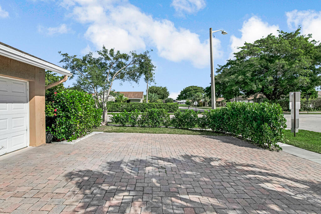 6255 Timberlakes Way Delray Beach, FL 33484 - Photo 5 of 32 05