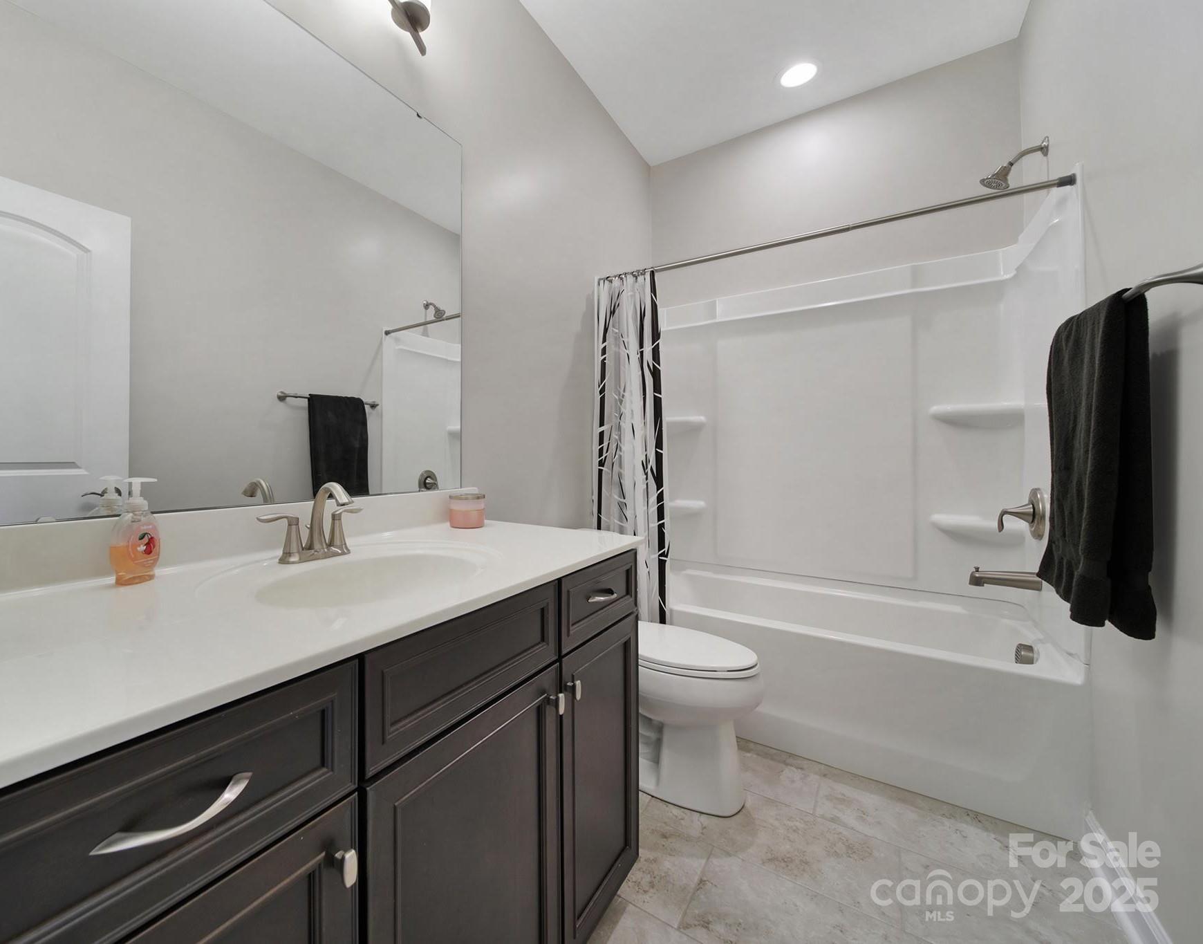 537 Lincoln Quarters Lane Fort Mill, SC 29708 - Photo 30 of 42 a bathroom with a double vanity sink toilet mirror and bathtub
