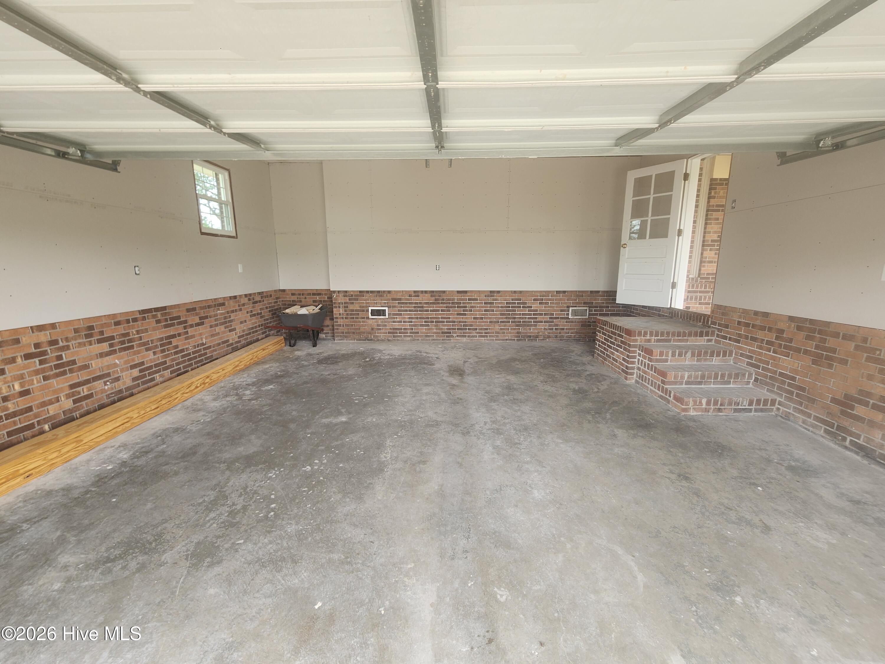 4338 Grifton Hugo Road Grifton, NC 28530 - Photo 34 of 55 Garage