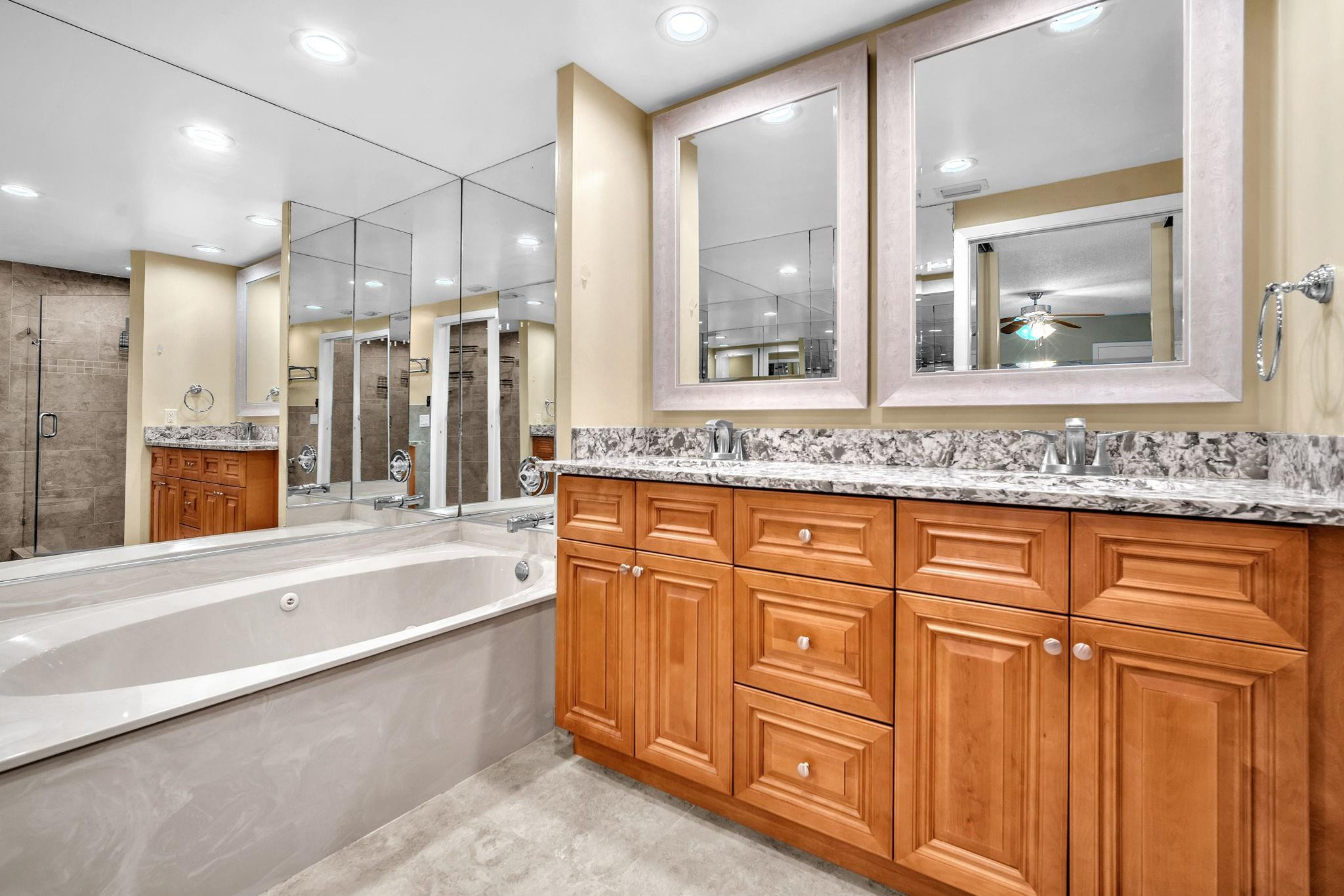 8377 Boca Rio Drive, Unit 8377 Boca Raton, FL 33433 - Photo 21 of 33 MASTER BATHROOM & JACUZZI TUB