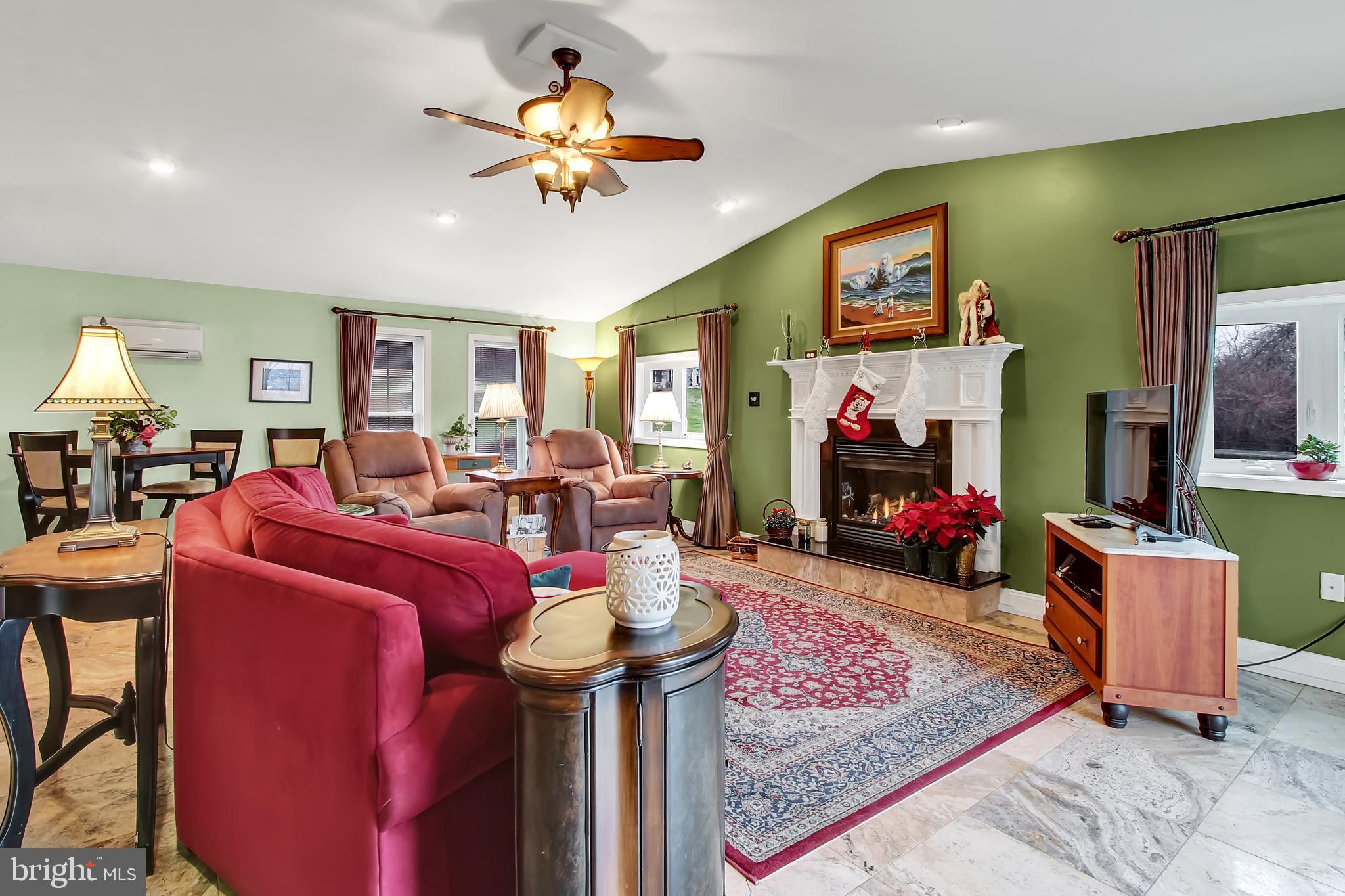 32 Hilgert Avenue Reading, PA 19607 - Photo 14 of 36 Great Room