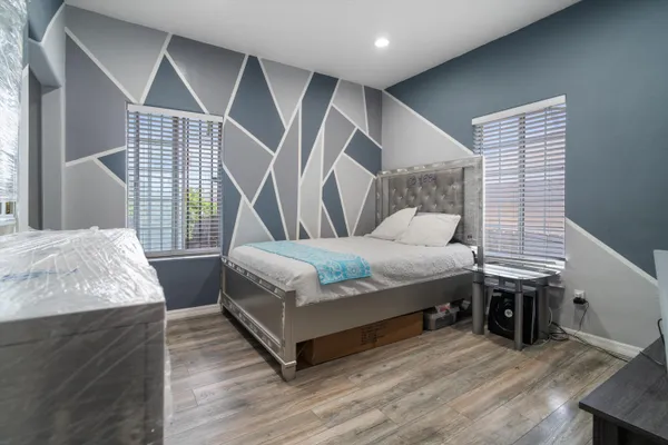 $799,999 | 1320 West 50th Street, Los Angeles, CA 90037