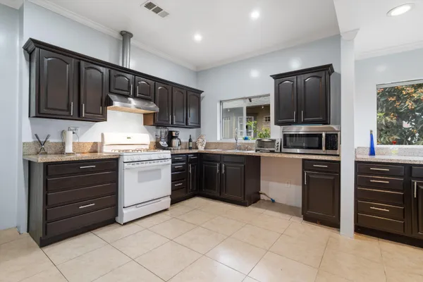 $799,999 | 1320 West 50th Street, Los Angeles, CA 90037