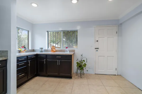 $799,999 | 1320 West 50th Street, Los Angeles, CA 90037