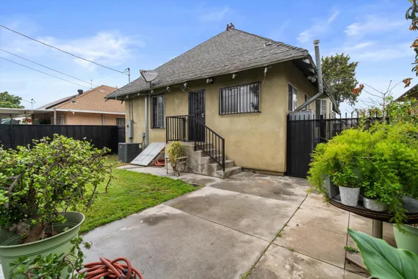 $799,999 | 1320 West 50th Street, Los Angeles, CA 90037