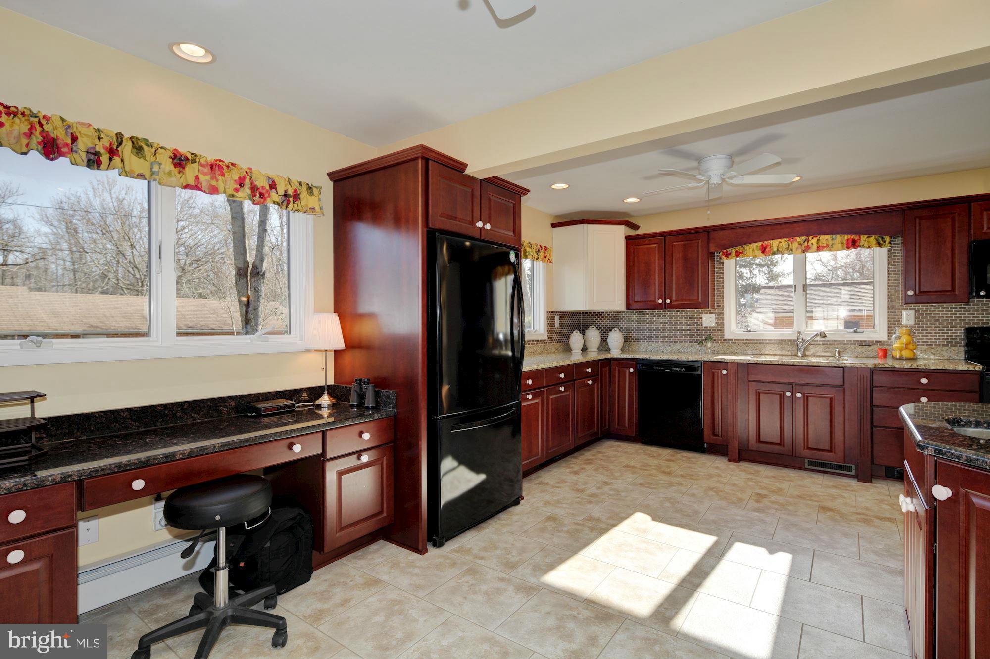 2312 Riverview Road Baltimore, MD 21221 - Photo 3 of 30 Kitchen