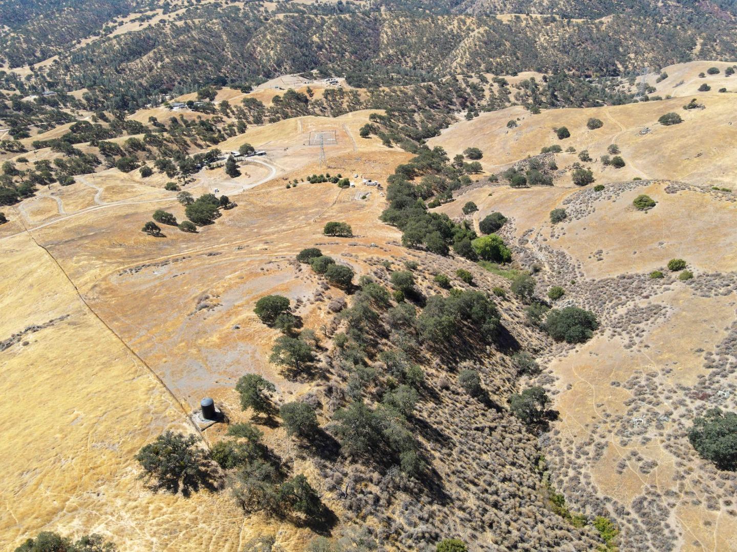 19967 Panoche Road Paicines, CA 95043 - Photo 4 of 33 a view of a yard