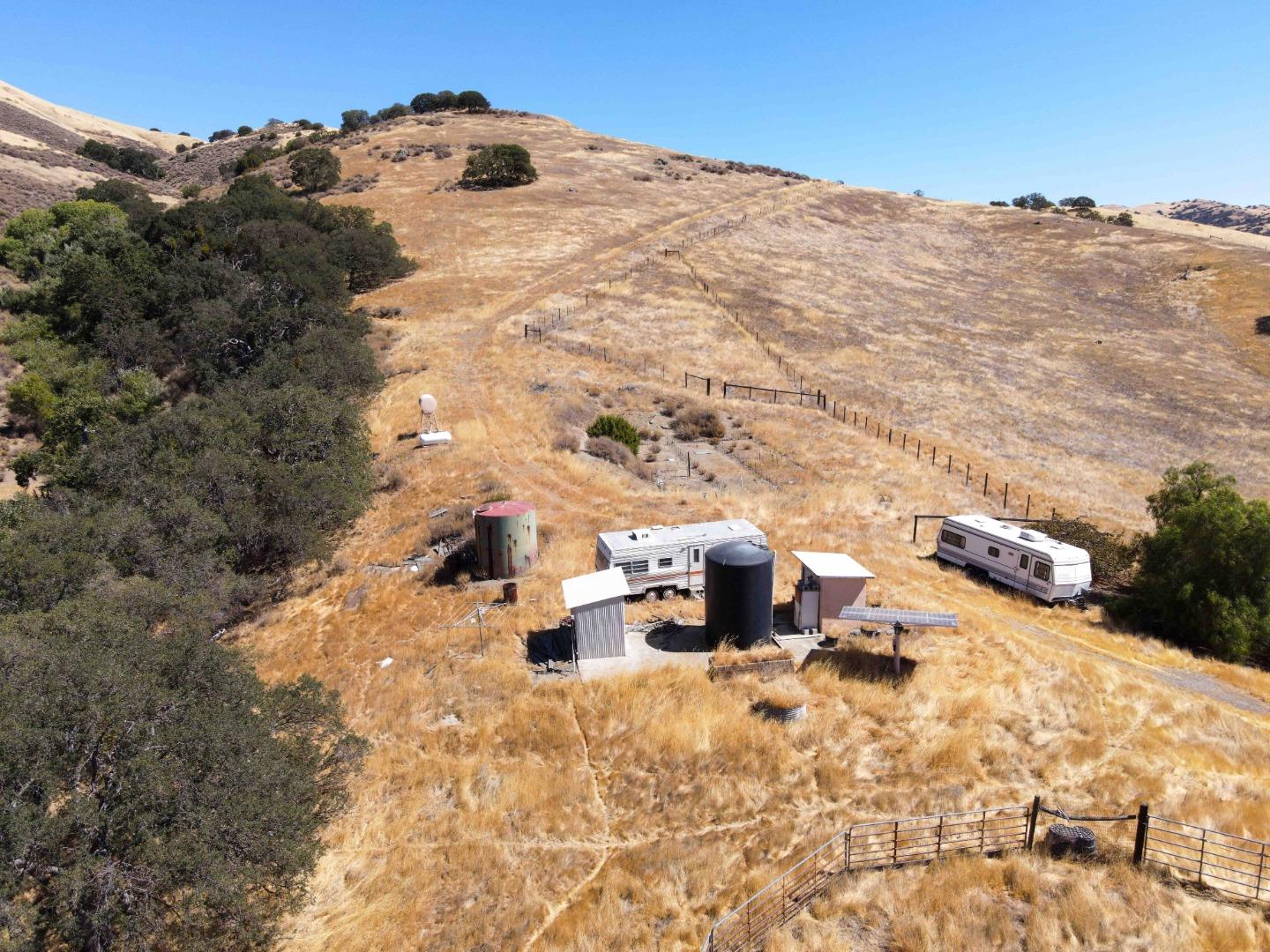 19967 Panoche Road Paicines, CA 95043 - Photo 10 of 33 a view of roof view