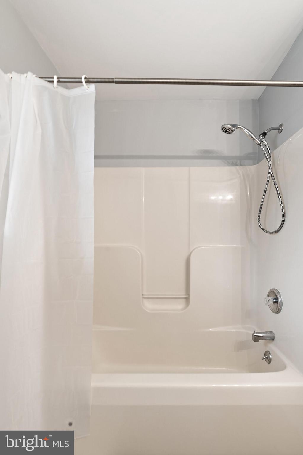 302 North Duey Road Remington, VA 22734 - Photo 21 of 34 tub shower