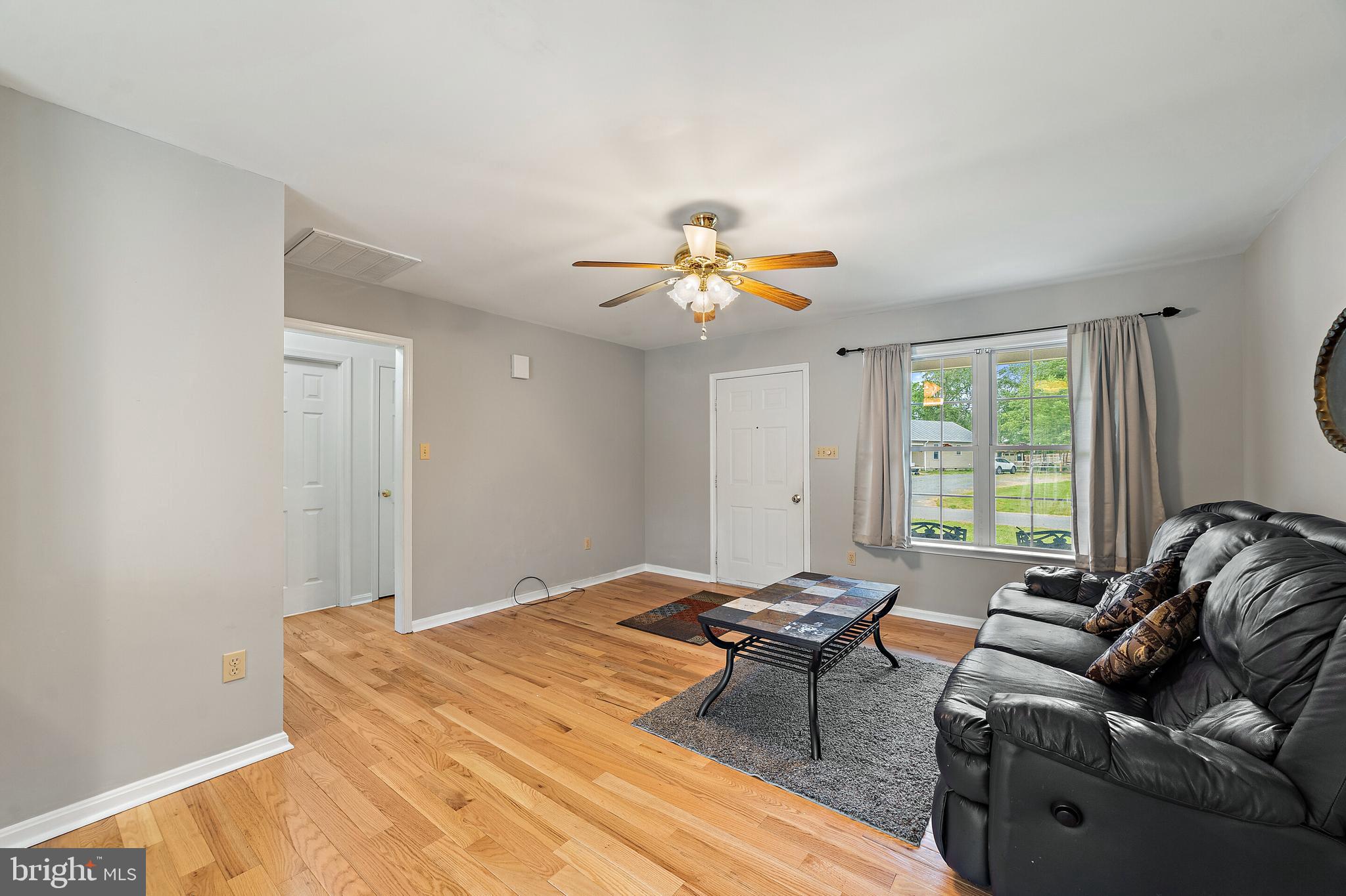 302 North Duey Road Remington, VA 22734 - Photo 7 of 34 living room w/ceiling fan