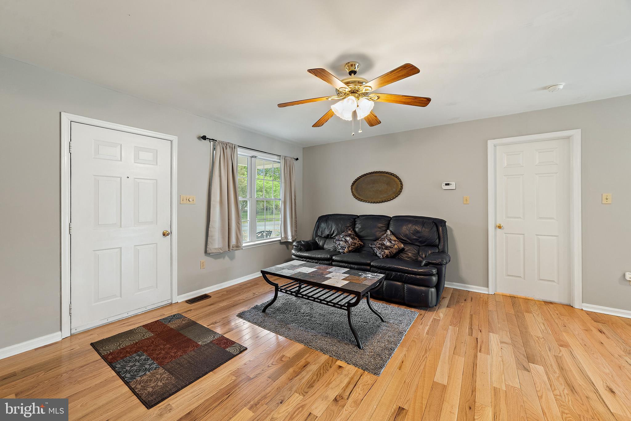 302 North Duey Road Remington, VA 22734 - Photo 8 of 34 living room