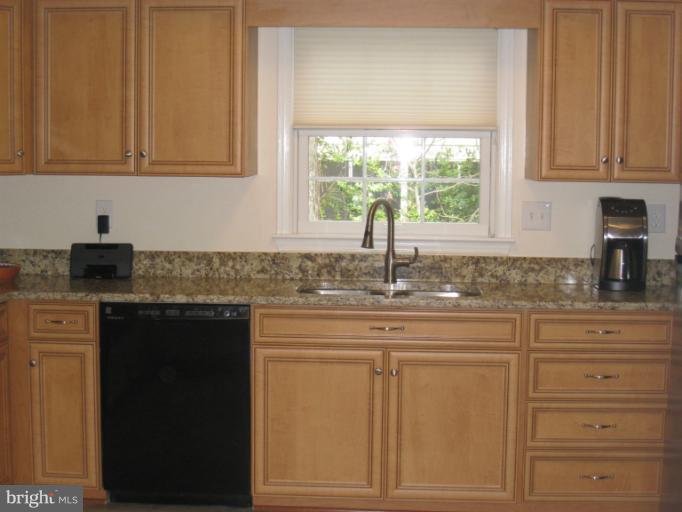 8010 Falstaff Road McLean, VA 22102 - Photo 8 of 27 Kitchen