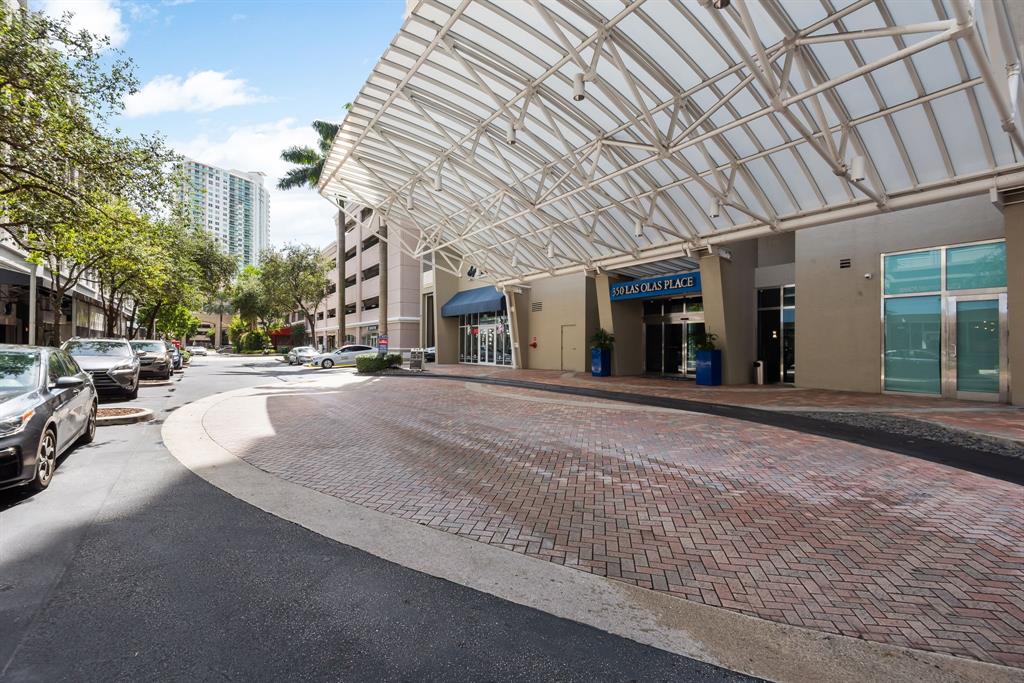 350 Southeast 2nd Street, Unit 2280 Fort Lauderdale, FL 33301 - Photo 22 of 25 a view of road with card