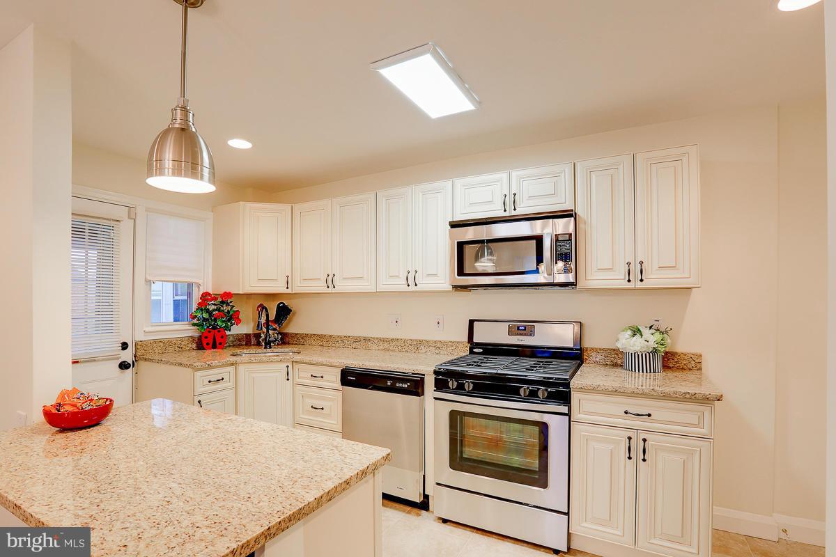 8443 Pleasant Plains Road Baltimore, MD 21286 - Photo 15 of 29 Kitchen
