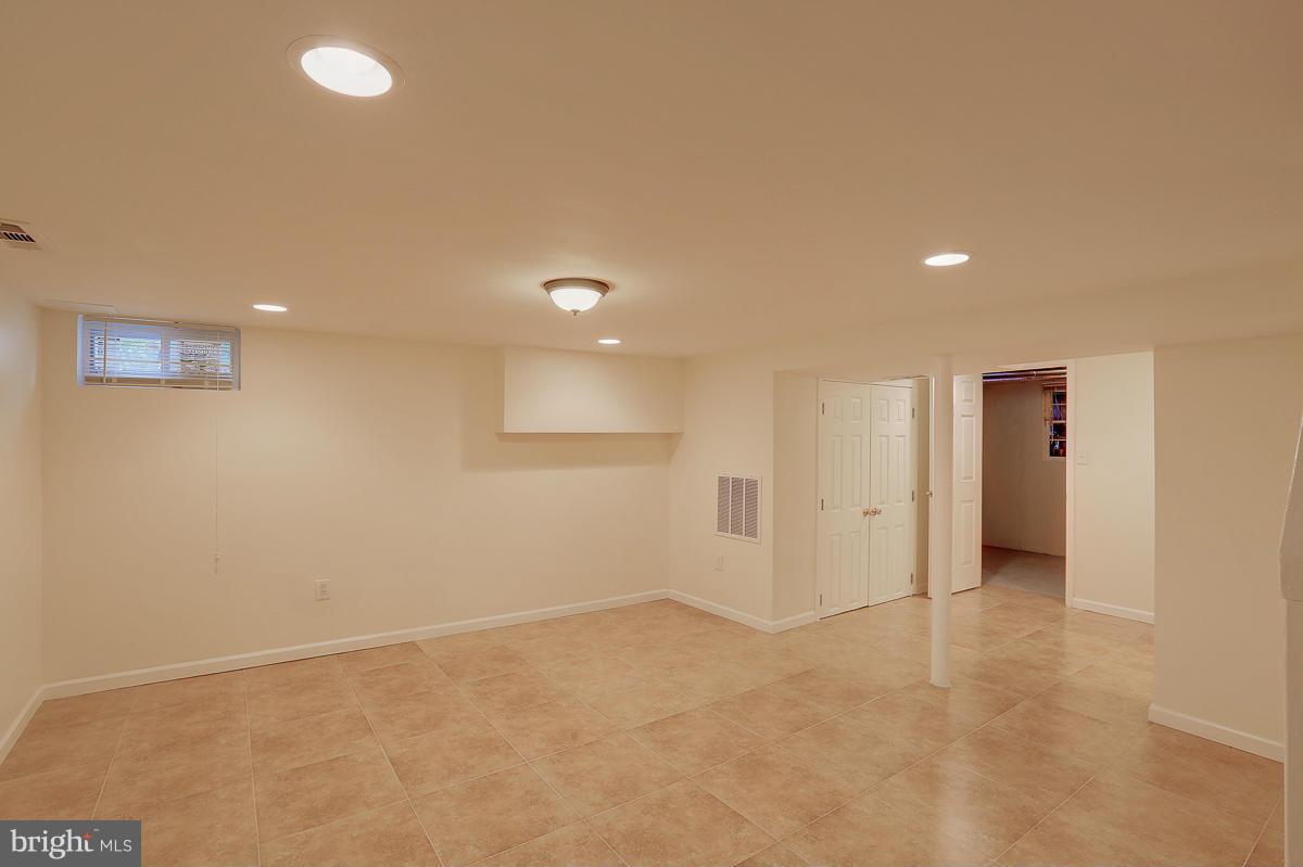 8443 Pleasant Plains Road Baltimore, MD 21286 - Photo 19 of 29 Family Room