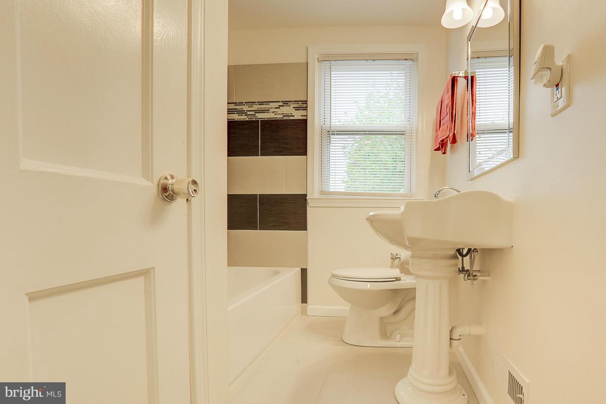 8443 Pleasant Plains Road Baltimore, MD 21286 - Photo 25 of 29 Bath
