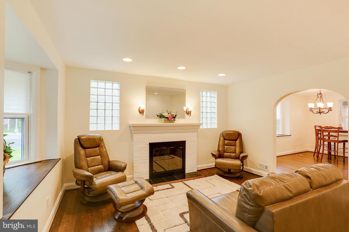 8443 Pleasant Plains Road Baltimore, MD 21286 - Photo 4 of 29 Living Room