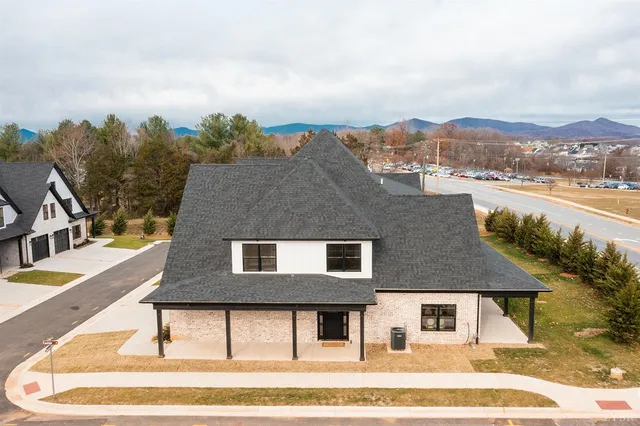 $425,000 | 1013 Landon Court, Forest, VA 24551