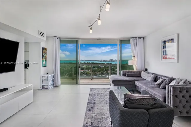 $599,636 | 5900 Collins Avenue, Unit 1905, Miami Beach, FL 33140
