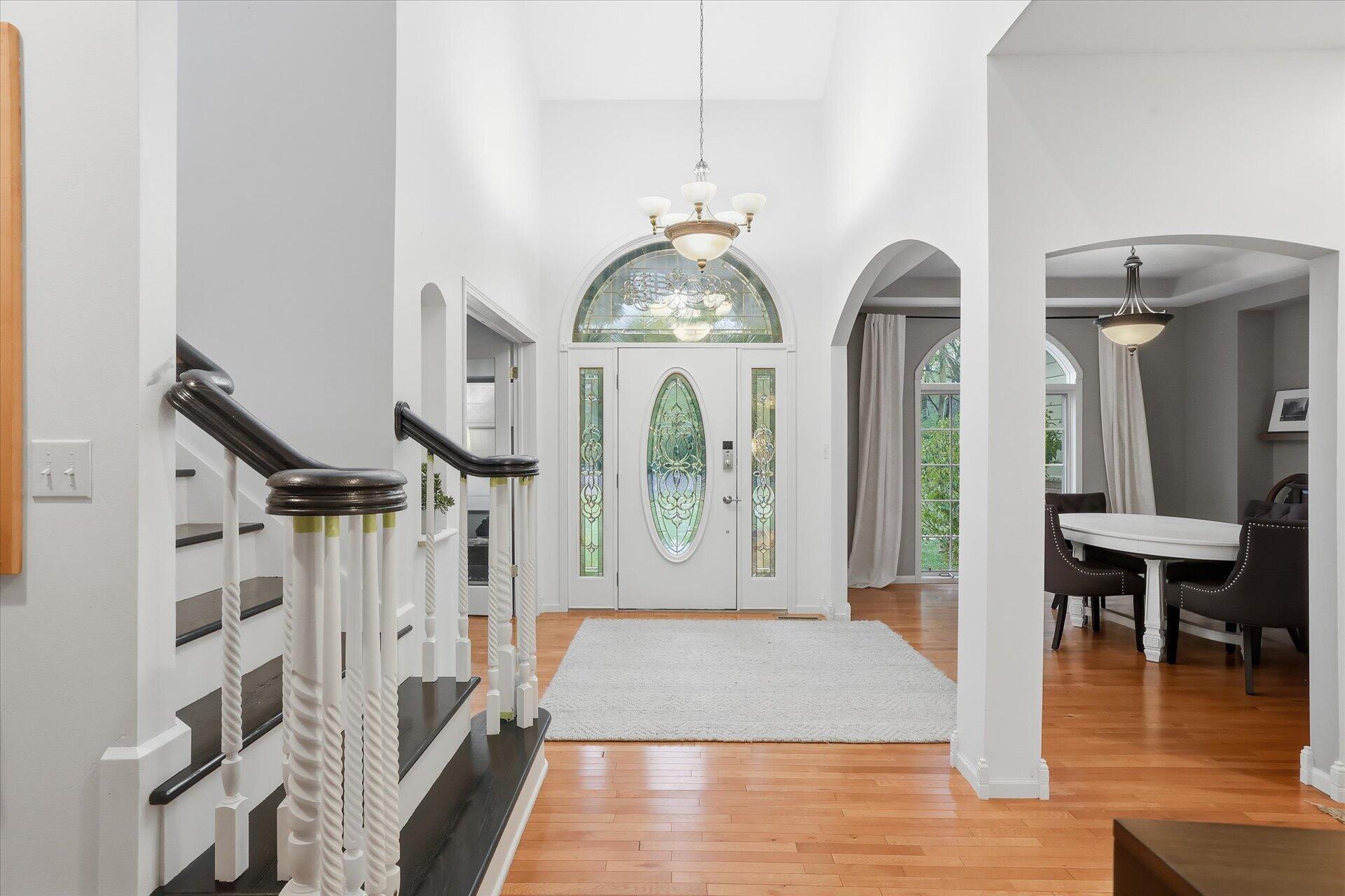 10038 North Cedarburg Road Mequon, WI 53092 - Photo 8 of 82 Foyer