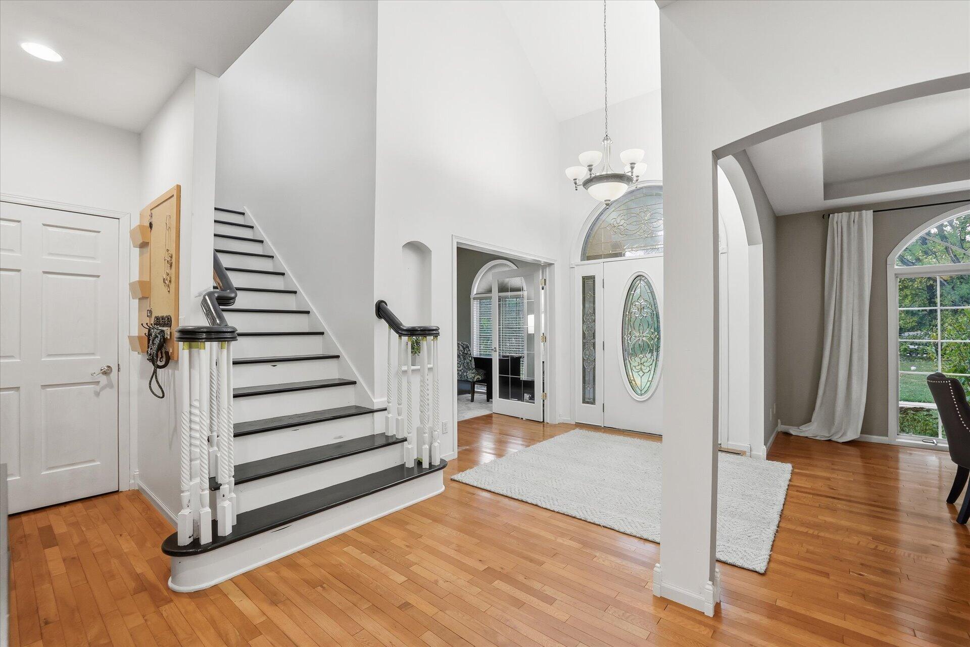 10038 North Cedarburg Road Mequon, WI 53092 - Photo 9 of 82 Foyer