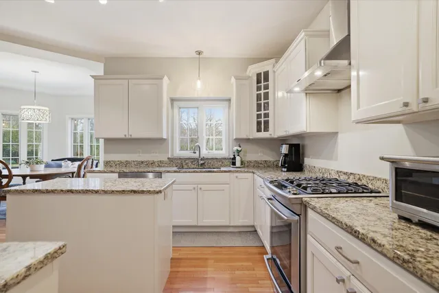 $799,000 | 10038 North Cedarburg Road, Mequon, WI 53092