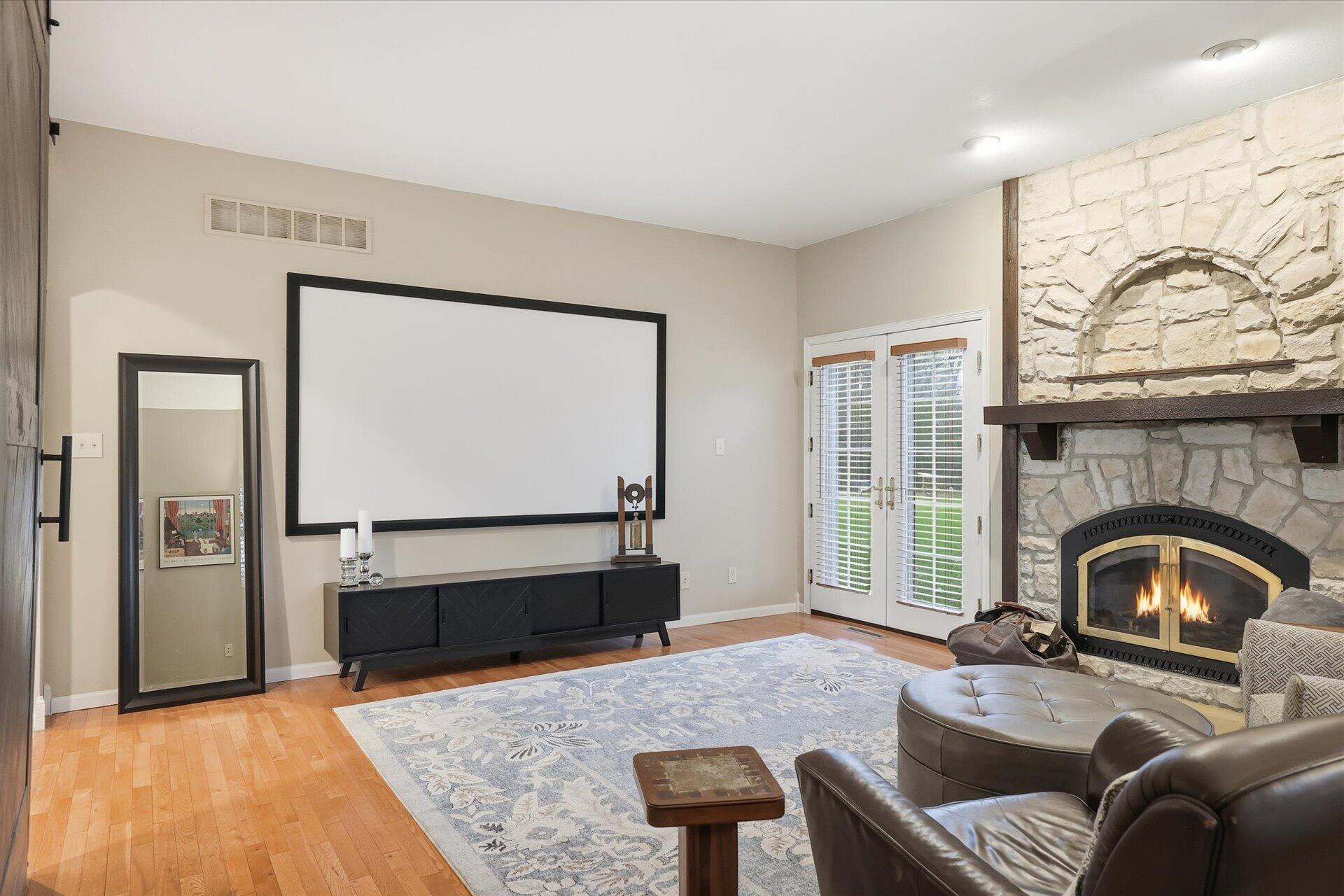 10038 North Cedarburg Road Mequon, WI 53092 - Photo 22 of 82 Living Room