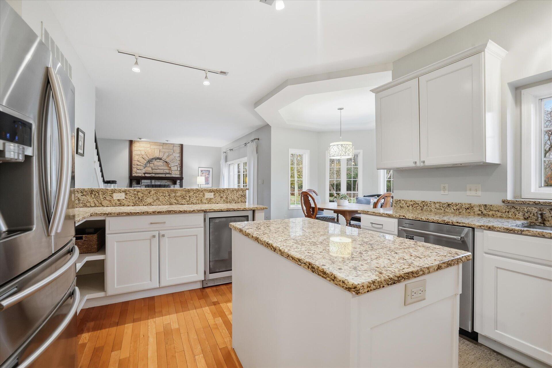 10038 North Cedarburg Road Mequon, WI 53092 - Photo 23 of 82 Kitchen