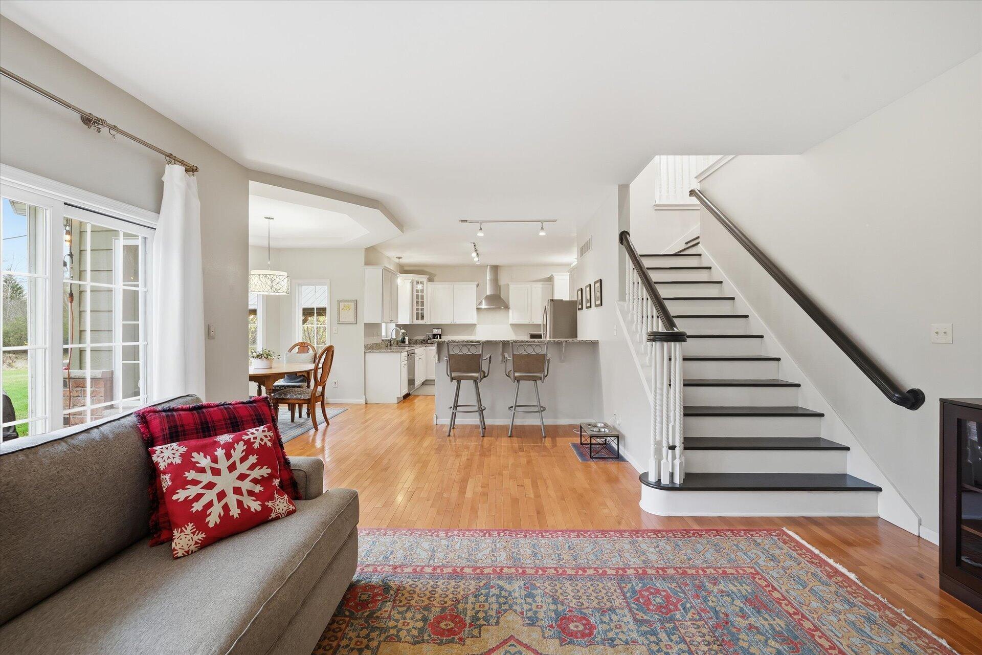 10038 North Cedarburg Road Mequon, WI 53092 - Photo 29 of 82 Living Room